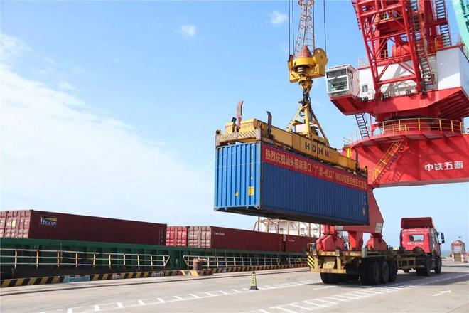 在新时代经济特区建设中书写中国式现代化汕头答卷澳门新葡京app市委书记温湛滨发表署名文章:(图4) 在新时代经济特区建设中书写中国式现代化汕头答卷澳门新葡京app市委书记温湛滨发表署名文章:(图4)